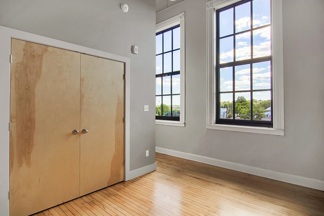 Photo - Gratiot School Apartments