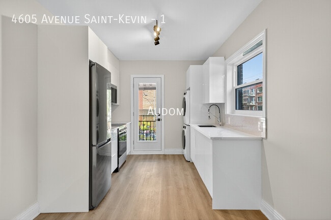 Photo - 4605 Ave Saint-Kevin Unit 1