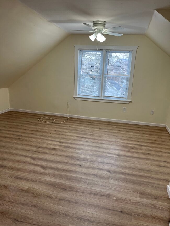 Building Photo - 94 Carlisle St Unit 3rd Floor Studio Rental