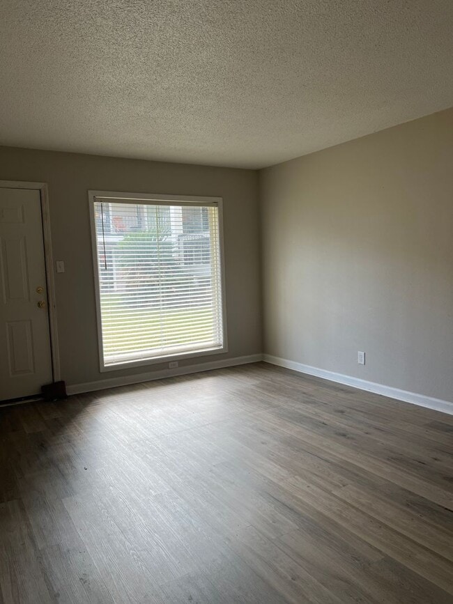 Photo - Newly Renovated 2B\1B Apartment Available in Lake Charles