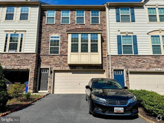 Building Photo - 5919 Leben Dr Rental