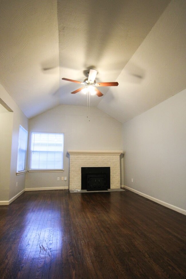 3 bed 2 bath FULLY UPDATED Home with basem... - 3 bed 2 bath FULLY UPDATED Home with basem...