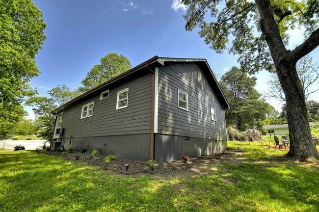 Photo - 92 Asbury St