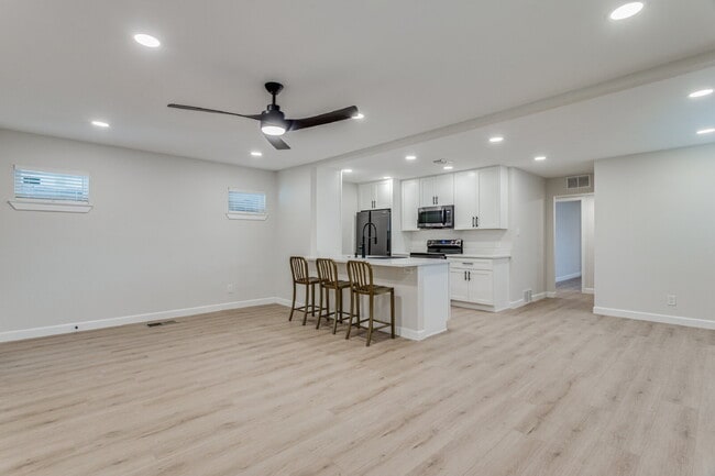 Photo - 2805 Sandage Ave