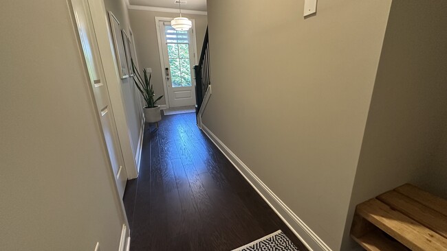 Photo - 1070 Aster Rd