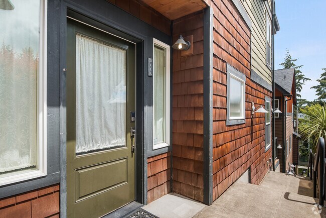 Building Photo - 213 26th Ave E Rental