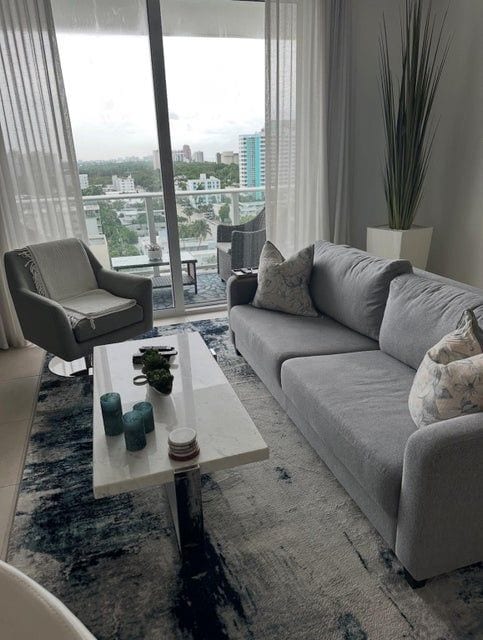 Photo - 401 N Birch Rd