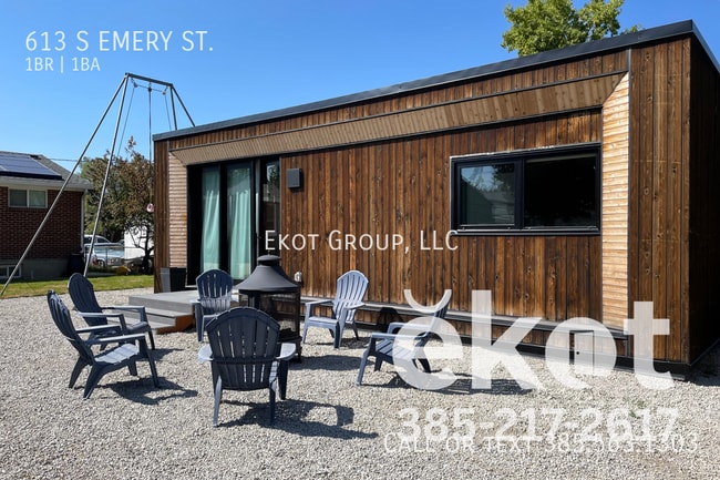 Building Photo - 613 Emery St W