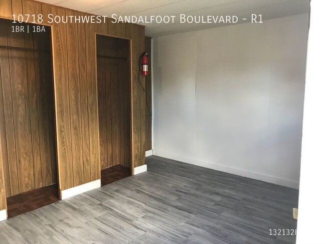 Building Photo - 10718 SW Sandalfoot Blvd Unit R1