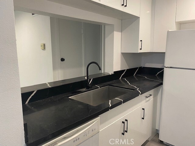 Building Photo - 5460 White Oak Ave Unit E123