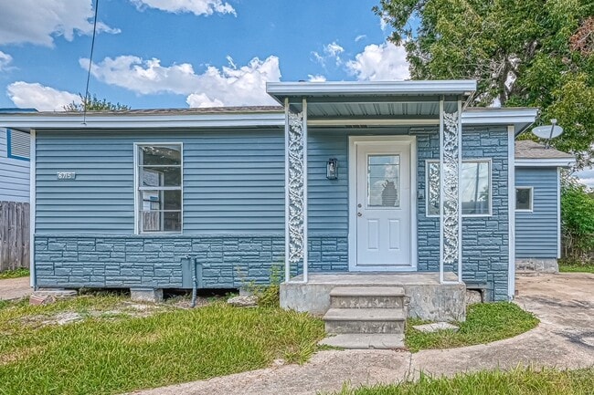 Building Photo - 6715 Victoria St