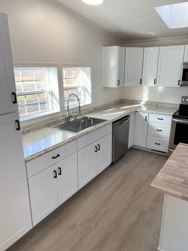 Photo - 5095 E R Ave