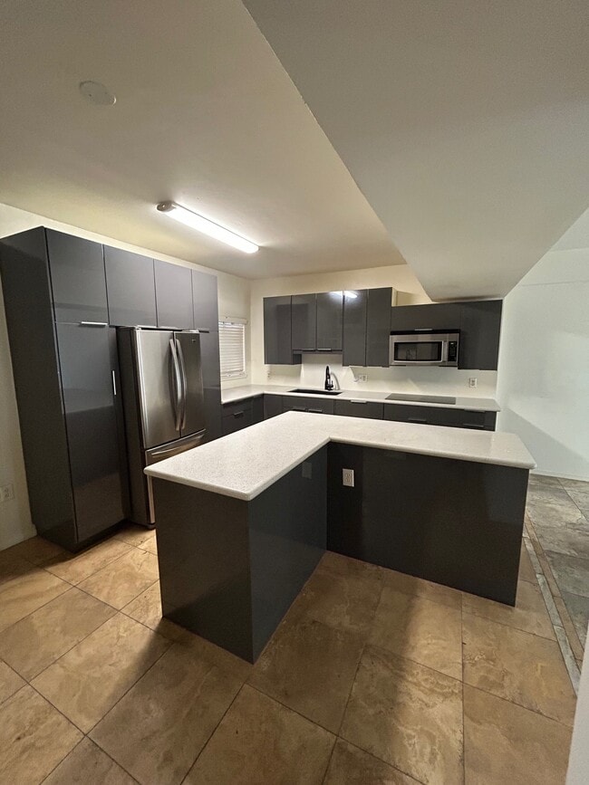 Building Photo - 351 E Thomas Rd Unit D104