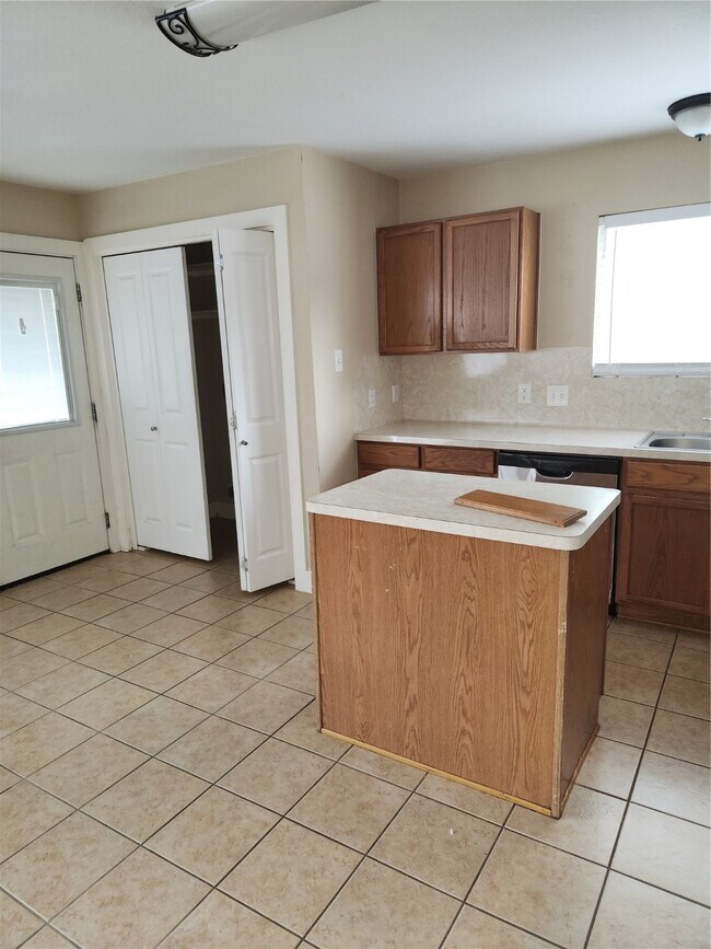 Photo - 819 Lightningbug Ln