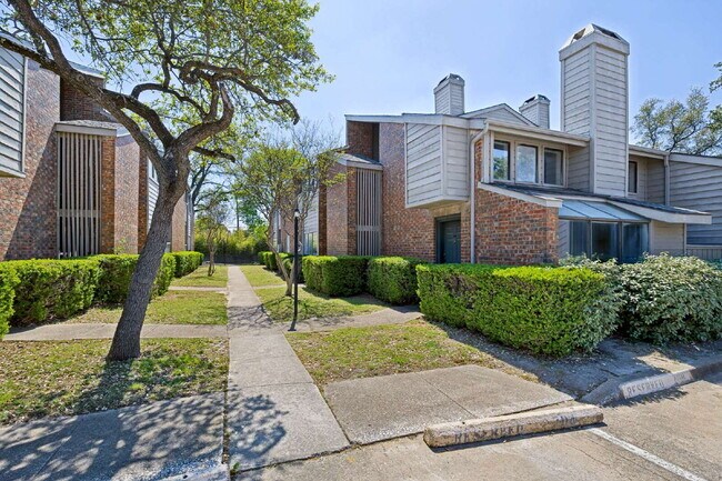 Building Photo - Spacious Dallas Condo with Unbeatable Storage, Private Patio & Carport Unit #703