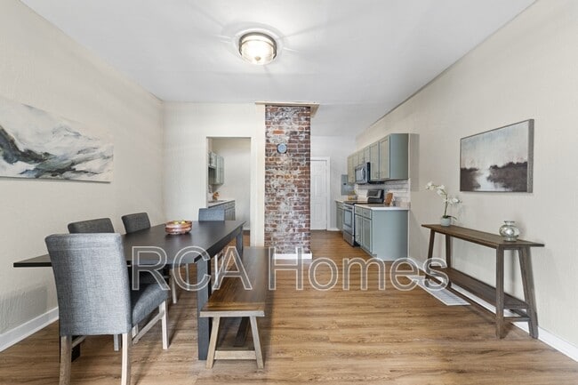 Photo - 1441 E 11th St