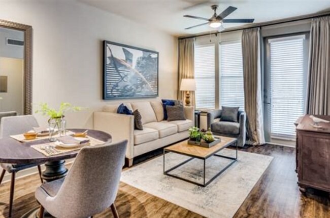 Photo - 926 E. 15th-21131 Unidad 21131