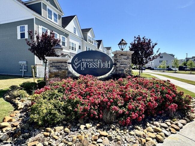 Photo - First Time Rental - Ready July 30th! 4 Bedrooms PLUS Loft! Great Views! Dog Park - Stocked Fishin...