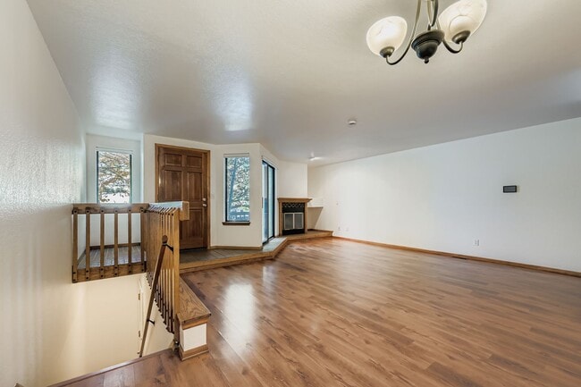 Photo - 5056 Buckingham Rd