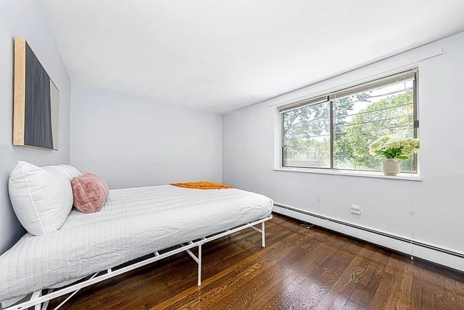 Photo - 20 Riverside St