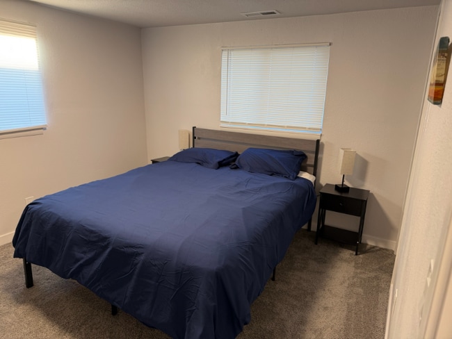 Photo - 800 W 10th St