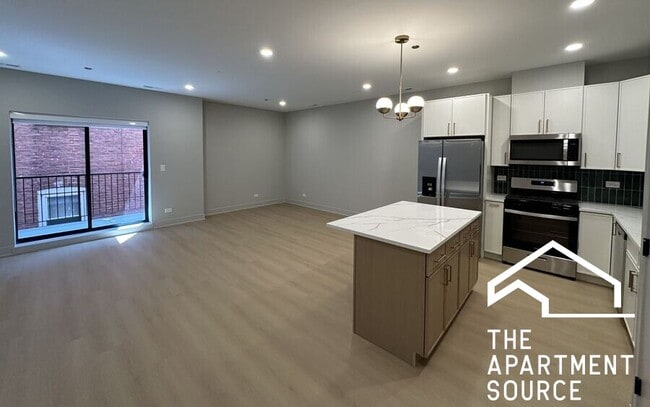 Building Photo - 4104 N Sheridan Rd Unit 402 Rental