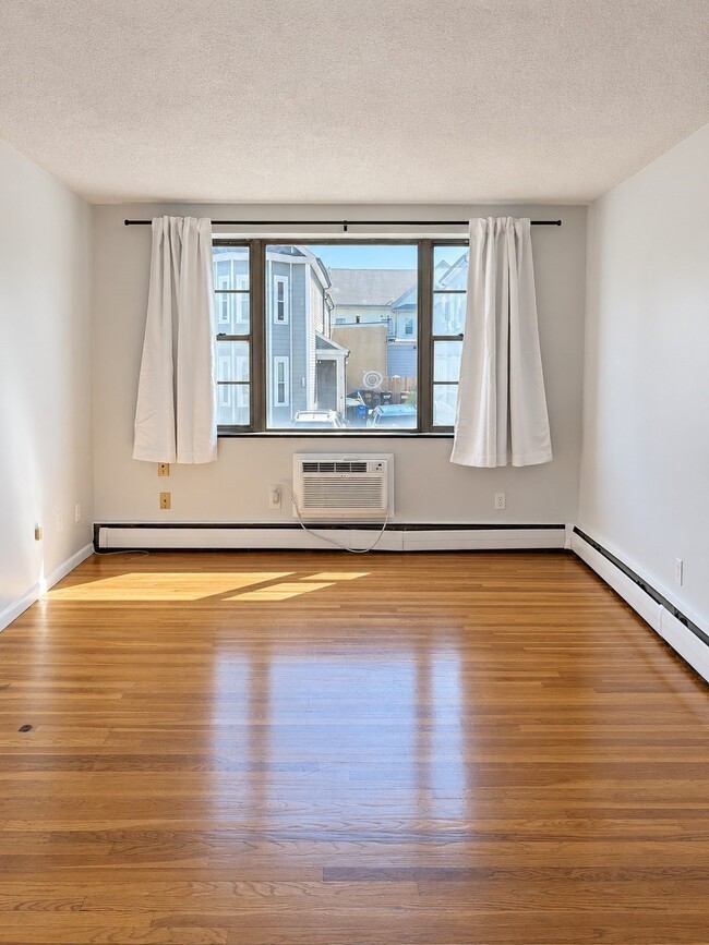 685 Moody St Unidad 2