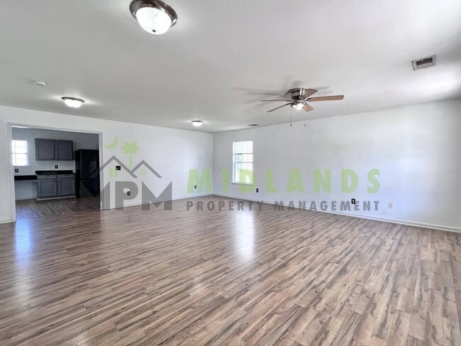 492 Denman Loop