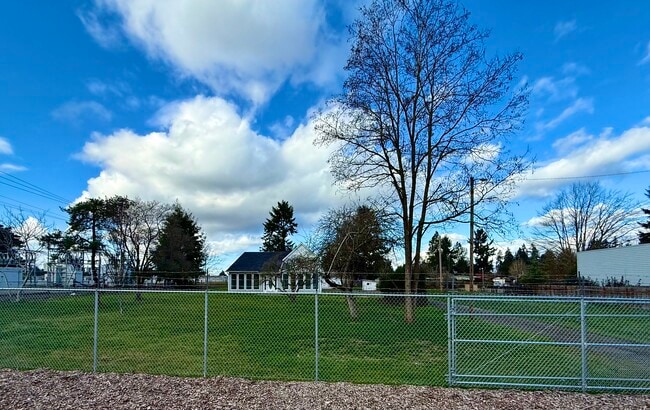 Photo - 16702 SE 1st St