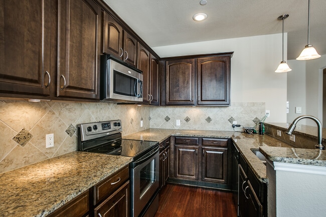 Photo - 950 Henderson St
