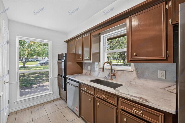 Photo - 3505 Larkin Ln