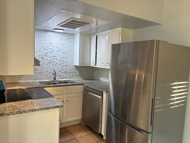 Building Photo - 425 S Oak St Unit 101