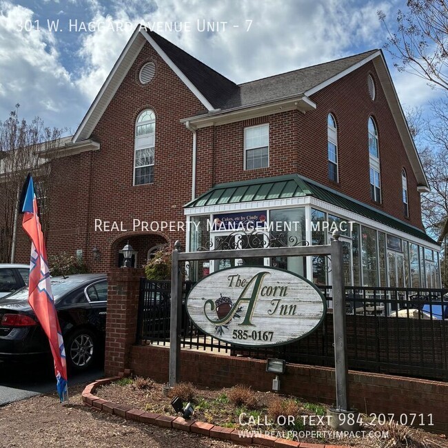 Building Photo - 301 W Haggard Ave Unit 7