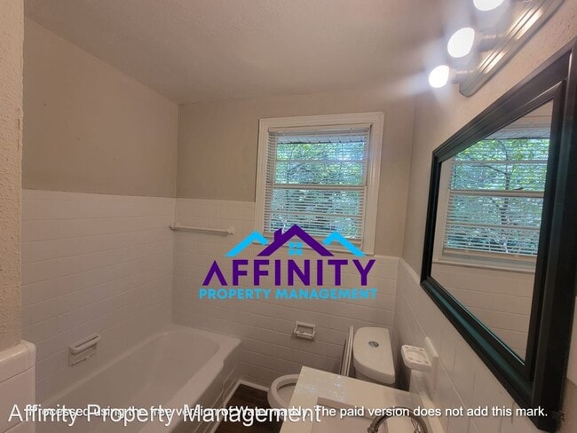 Photo - 3 br, 1 bath House - 3025 Drake St