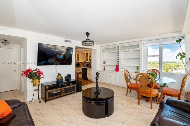 7545 E Treasure Dr Unidad 9B