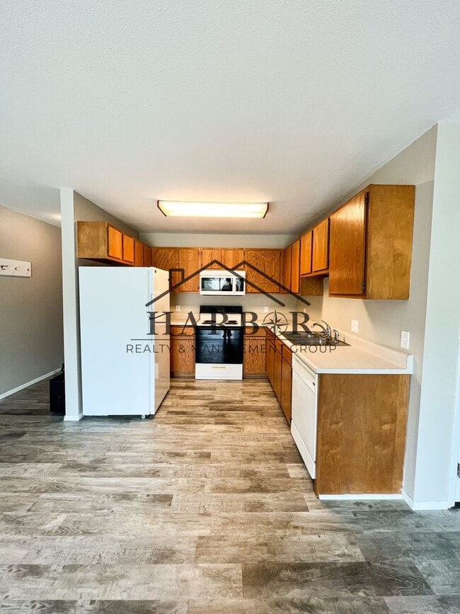 2 Bedroom 1 Bath Partially Renovated - SPE... - 2 Bedroom 1 Bath Partially Renovated - SPE... Apartment Unit 115 - 9