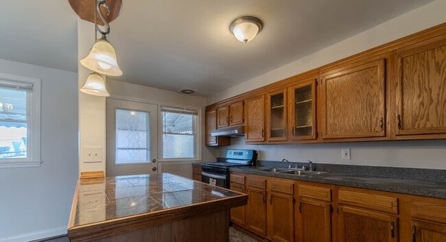 Building Photo - 3 Bedroom Home 21206