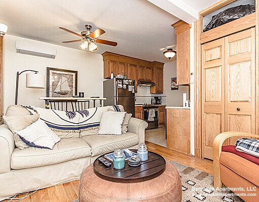 Building Photo - 137 Charles St Unit 3