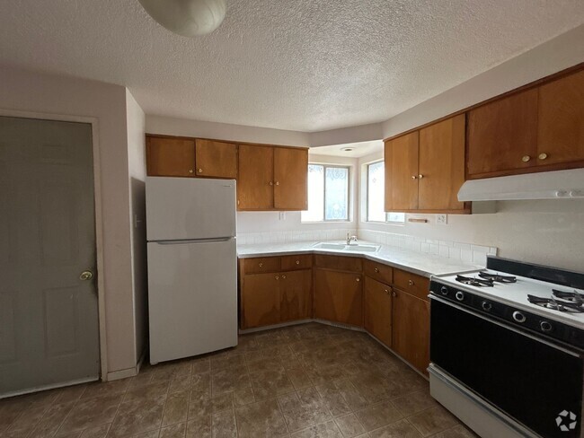 Building Photo - Carman Madison Duplex Unit Carman 653-463 Rental