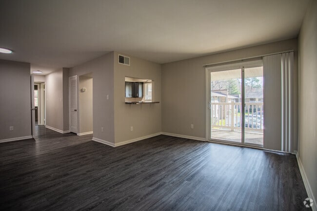 2BR,1BA,-950SF