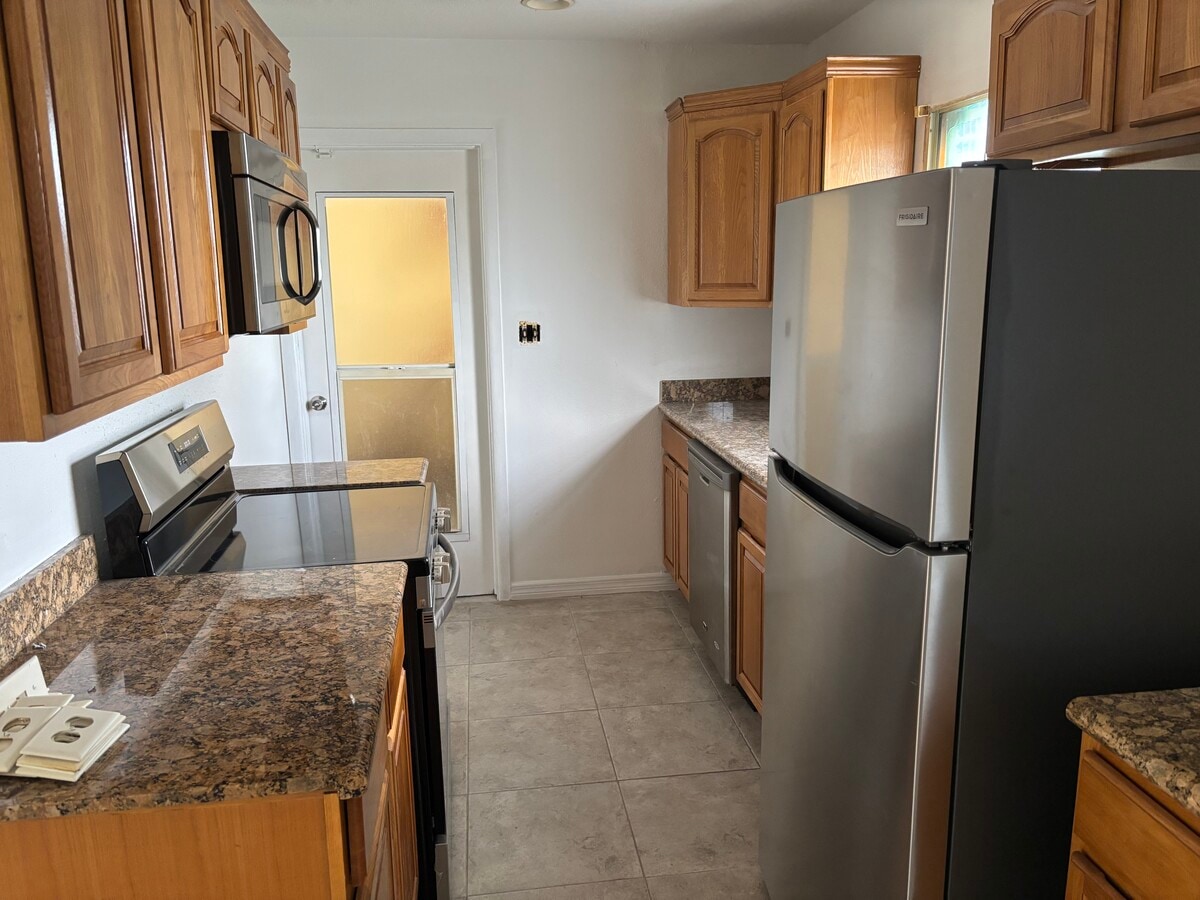 Photo - 5801 Cedar St NE