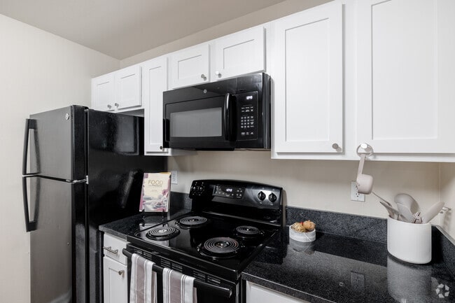 2BR, 2BA - 940SF - Kitchen Appliances