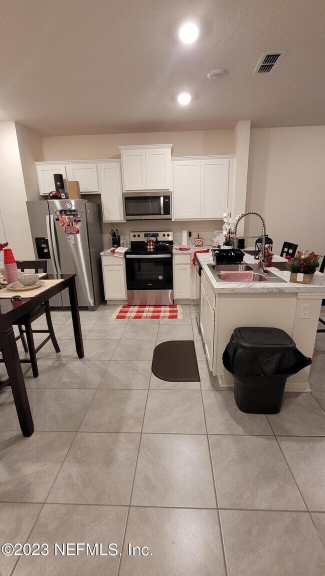 Photo - 915 Capitol Pkwy