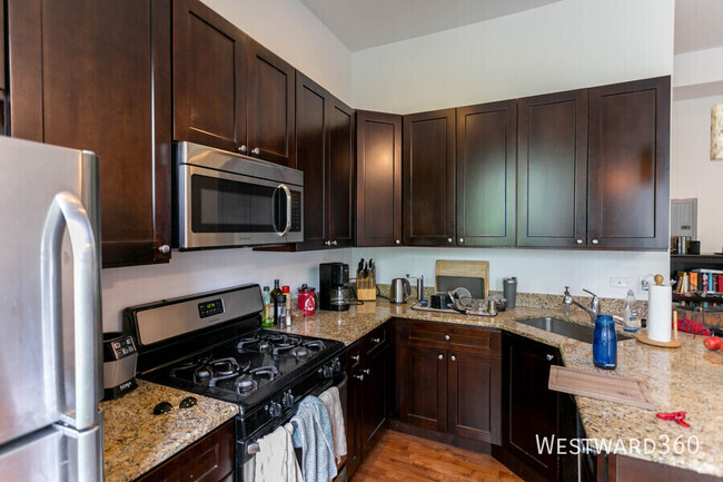 Building Photo - 2535 W North Ave Unit 2R Rental