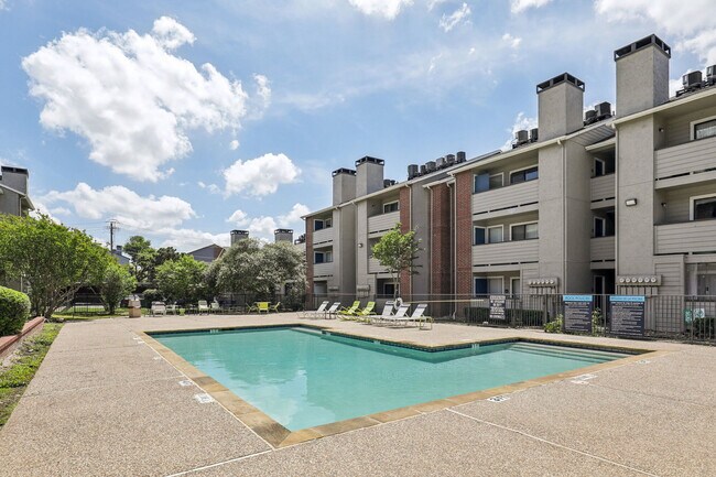 Claro Court Apartments