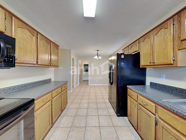 Photo - 1400 Pendulum Dr N