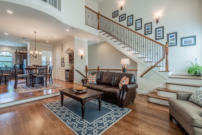 Photo - 624 Westcott St