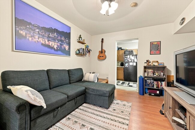 Photo - 620 Catharine St Unit 1