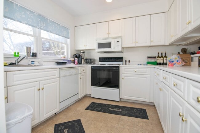 Building Photo - WOW!!  NO FEE!!!   BRIGHTON CENTER 3 BED/2.5 BATH WITH PARKING INCLUDED FOR JUNE 1ST!!