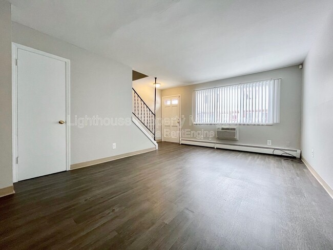 Photo - 2855 Taft Ave SW Unit 5